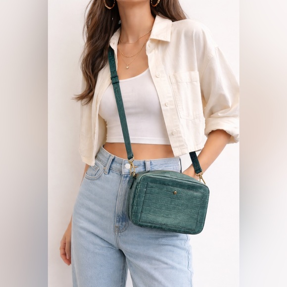 Madewell Handbags - Madewell Green Leather‎ Croc-Embossed Transport Camera Bag